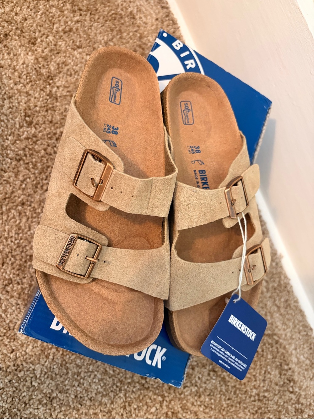 NIB Birkenstock Arizona Sandals - Beige/Tan
